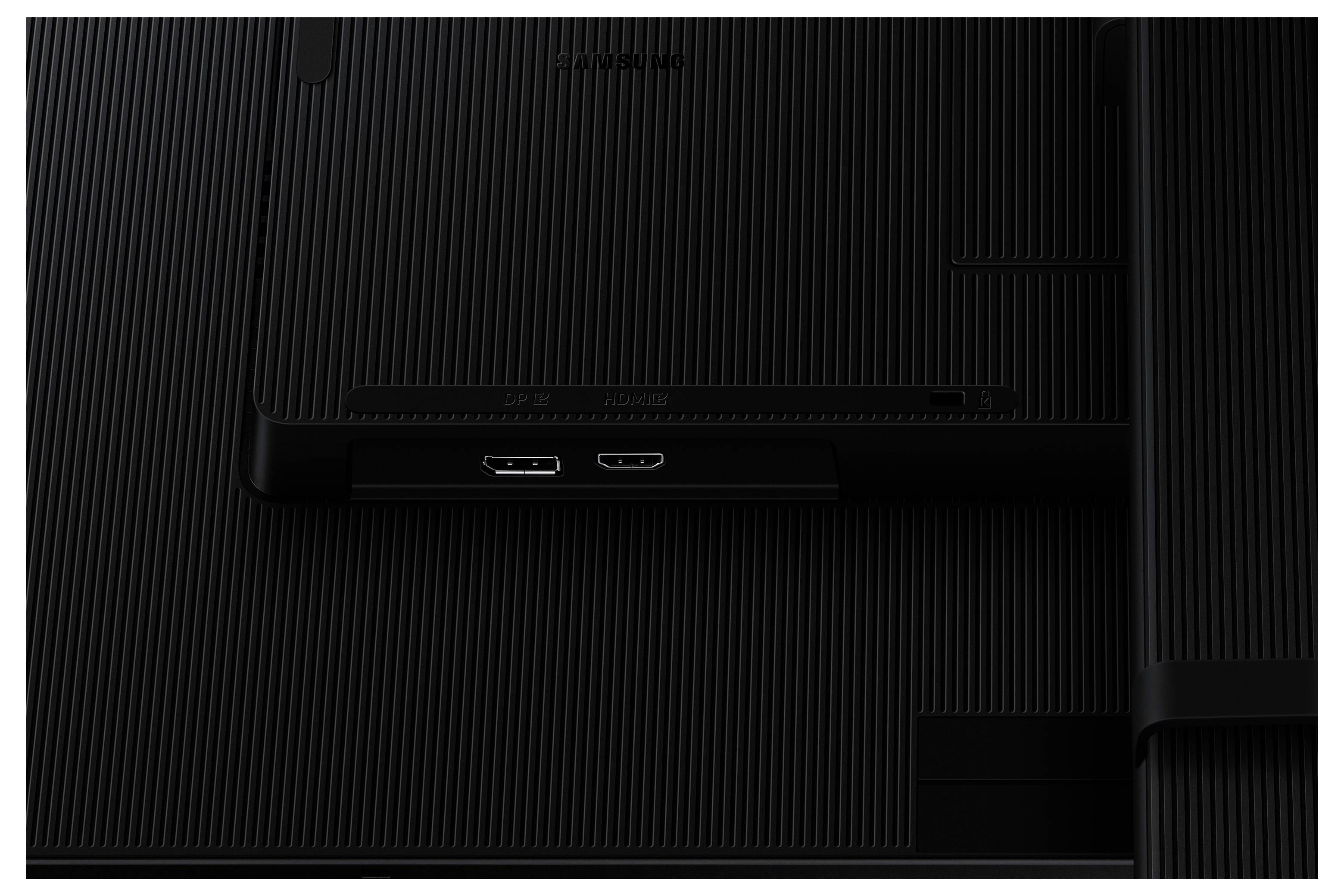 Detail zadní strany černého monitoru zobrazující dva HDMI porty a strukturovaný povrch.