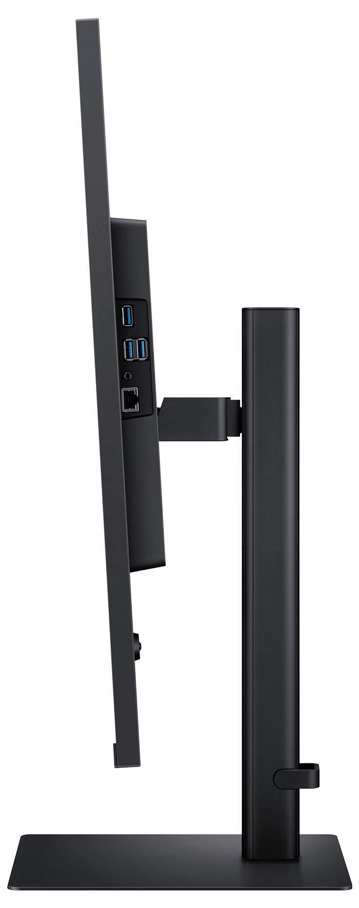 Boční pohled na elegantní, moderní počítačový monitor s tenkým profilem na stojanu. Na zadní straně jsou viditelné několik USB a ethernetových portů.