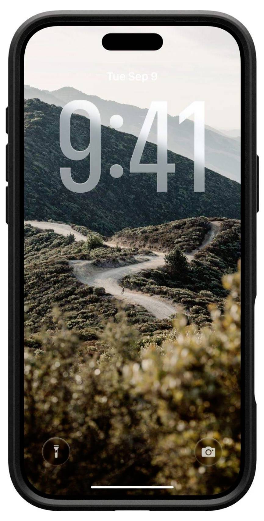 Displej smartphonu zobrazující čas '9:41' s pozadím horské silnice. Horní text uvádí 'Út 8. zář'