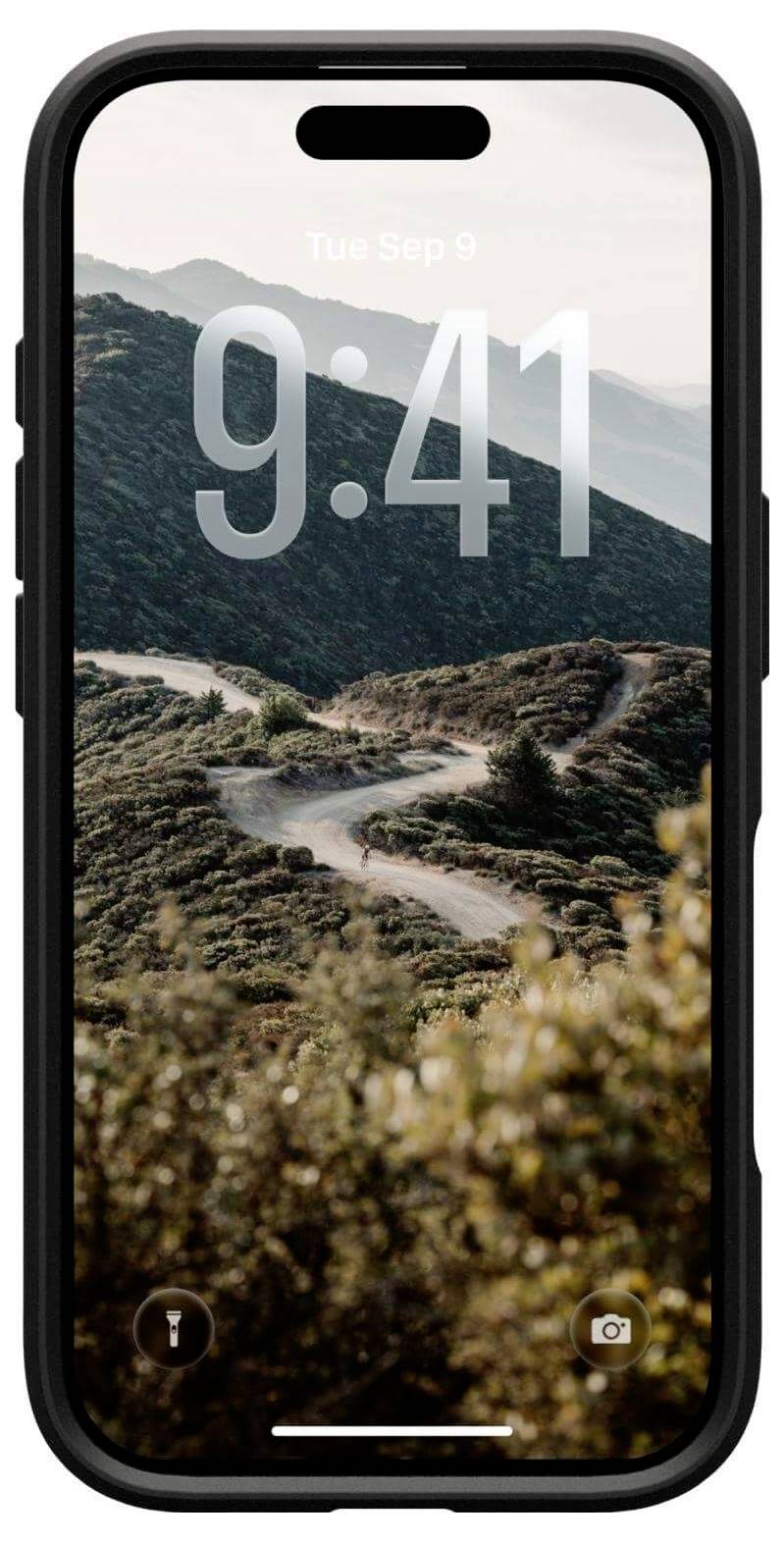 Smartphone zobrazuje zamykací obrazovku s časem 9:41. Na pozadí je zobrazen scenický horský krajinný výjev s klikatými silnicemi.