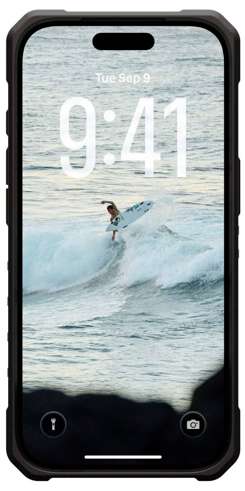 Chytrý telefon s obrazovkou zobrazující velkou vlnu, surfaře jedoucího na ní a čas '9:41'. Datum 'Út 9. září' je nahoře.