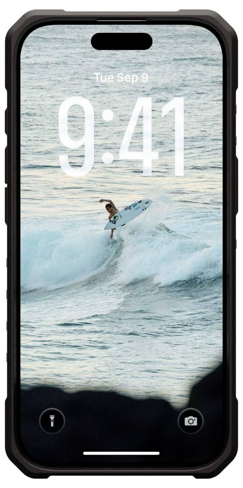 Na displeji smartphonu je zobrazen surfař jedoucí na vlně, v horní části obrazovky je čas '9:41' a datum 'Út 9. září'.