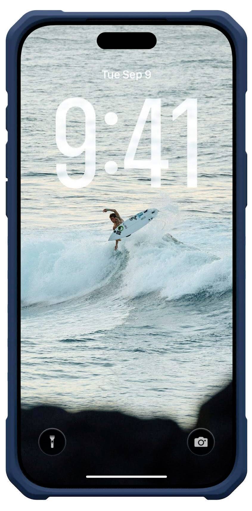 Zamykací obrazovka smartphonu zobrazuje surfaře jedoucího na vlně pod částečně oblačnou oblohou. Čas ukazuje '9:41' a datum uvádí 'Út 9. září'.