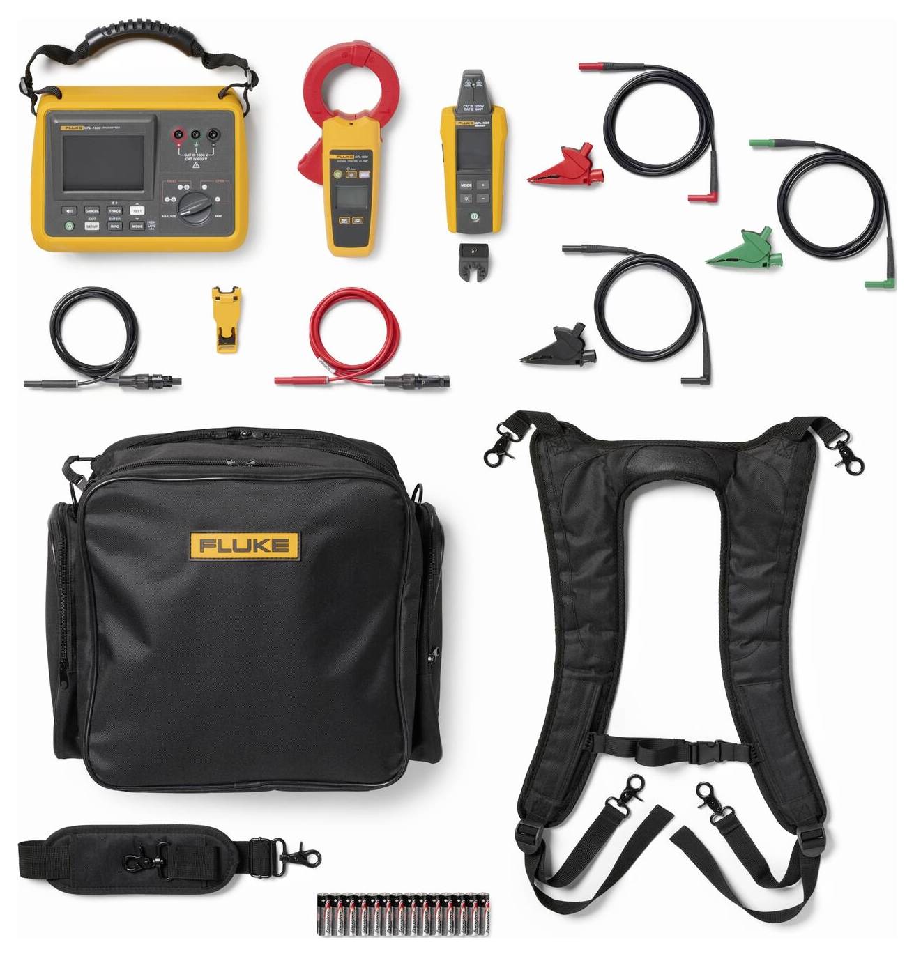 Multimetr sada včetně různých měřicích kabelů, sond, klešťových ampérmetrů a přenosného kufříku, určená pro elektrické diagnostické práce a testování.