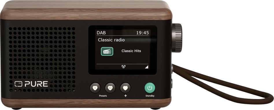 Retro digitální rádio ve stylu vintage s dřevěným povrchem, vybavené popruhem pro přenášení, jehož displej zobrazuje nápisy 'DAB Classic radio' a 'Classic Hits'.