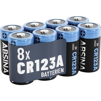 Osm modrých a černých lithiových baterií CR123A s označením '8x CR123A Batterien' na obalu.