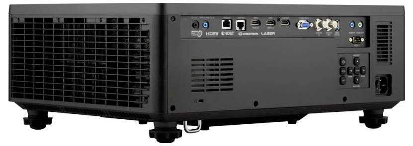 Černý multimediální projektor s různými vstupními porty, včetně HDMI a VGA, a ovládacími tlačítky po straně.
