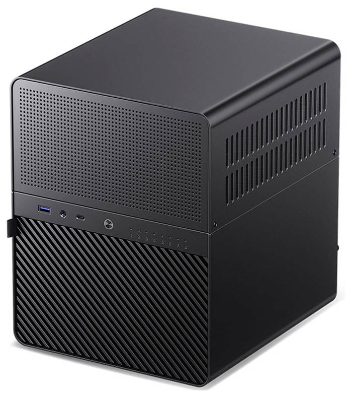 Černá, kompaktní počítačová skříň s větracími otvory a předním panelem vybaveným USB portem, napájecím tlačítkem a dalšími vstupy.
