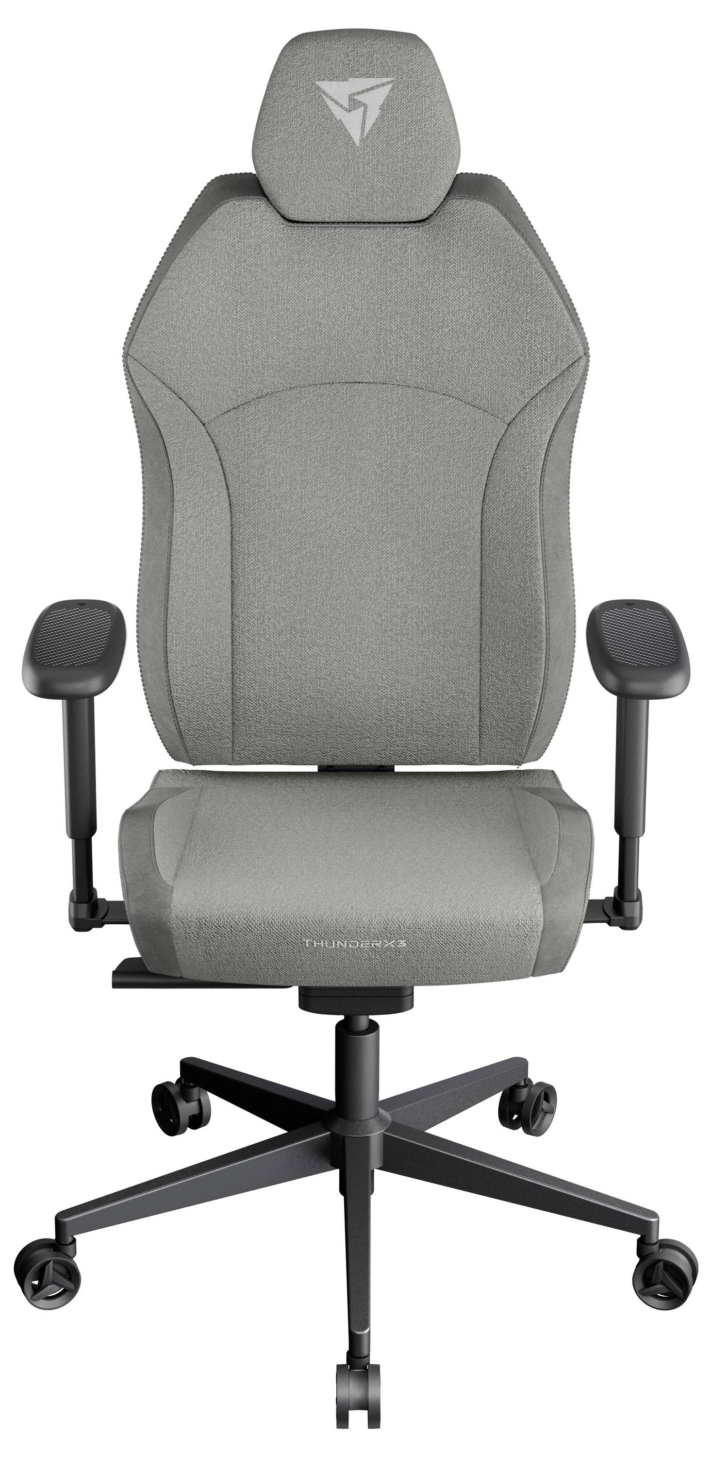Šedá ergonomická kancelářská židle s nastavitelnými opěrkami rukou, polstrovaným sedákem a vysokým opěradlem na kolečkové podstavě.