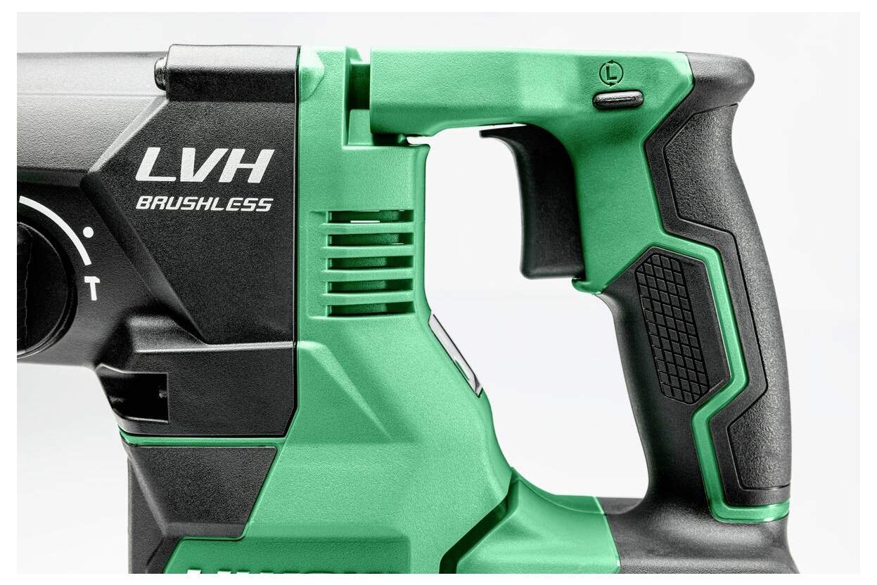 Detailní záběr rukojeti napájecého nástroje 'LVH Brushless' v zelené a černé barvě s ergonomickým designem úchopu.
