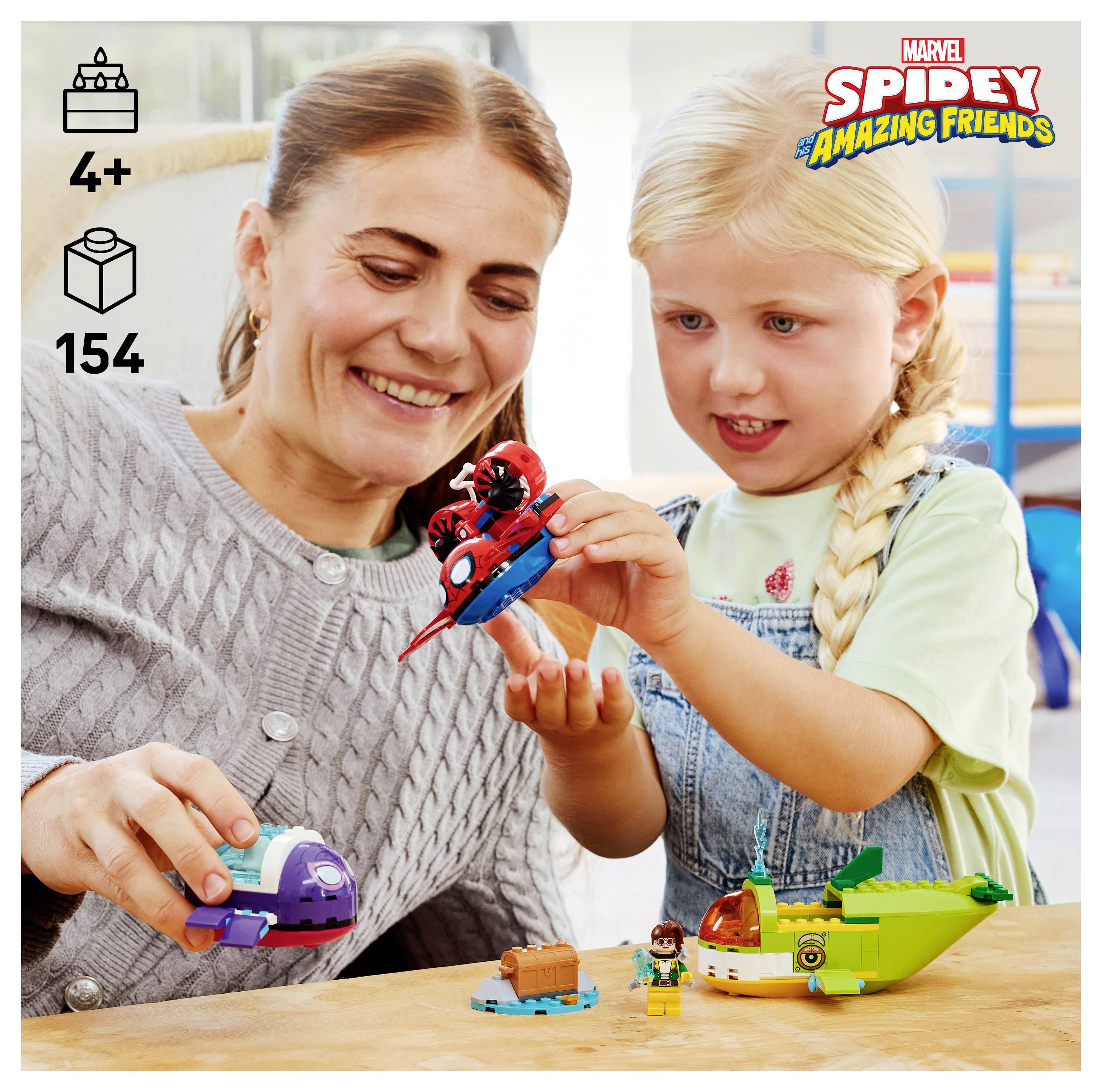 Dítě a dospělý společně staví LEGO sadu 'Spidey a jeho úžasní přátelé'. Na krabici je uvedeno doporučení věku 4+ a sada obsahuje 154 dílků.