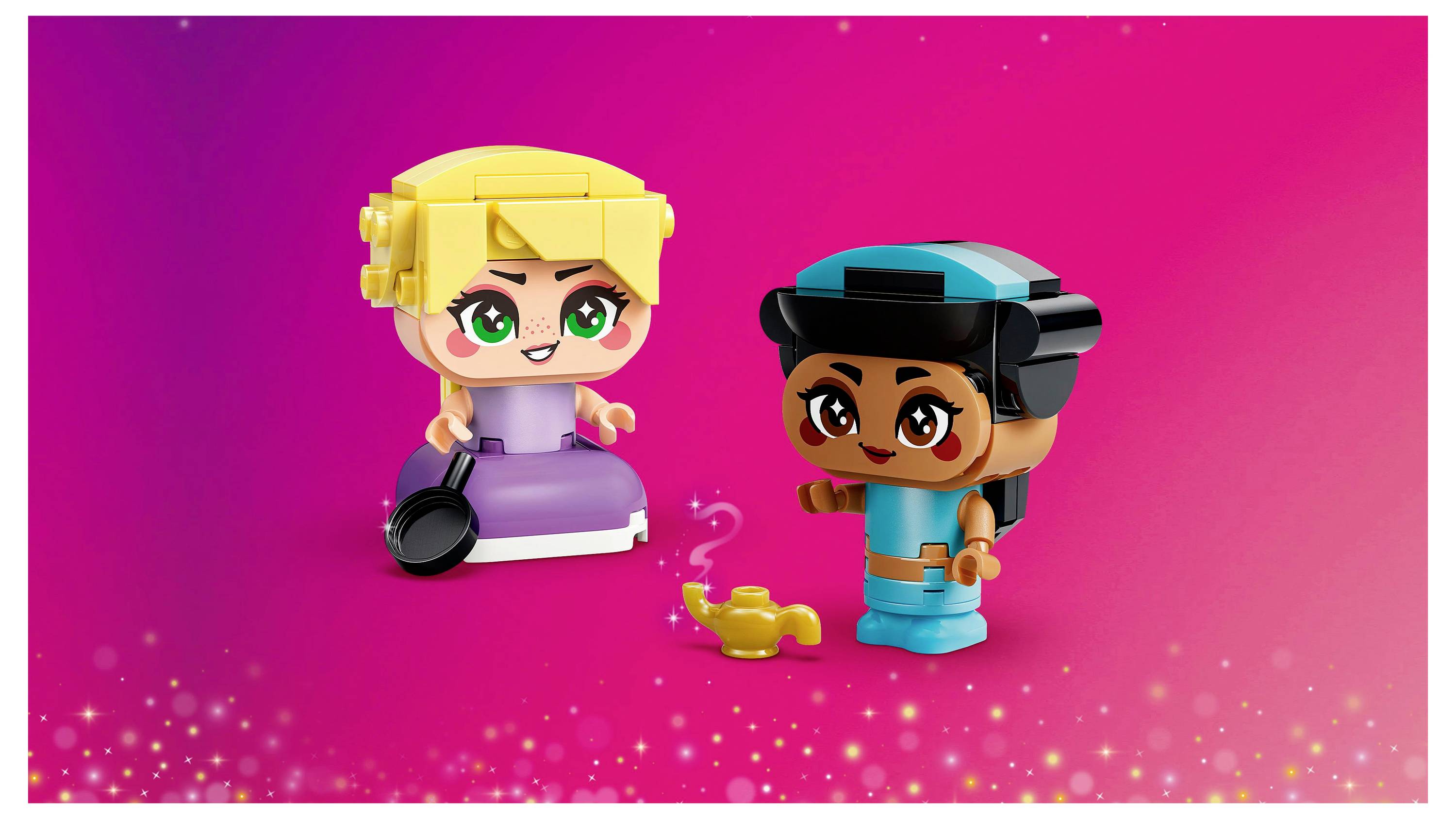 Dva blokové postavy na růžovém gradientním pozadí: jedna s plavými vlasy v purpurovém šatech drží pánev, druhá s černými vlasy v modrém oblečení.