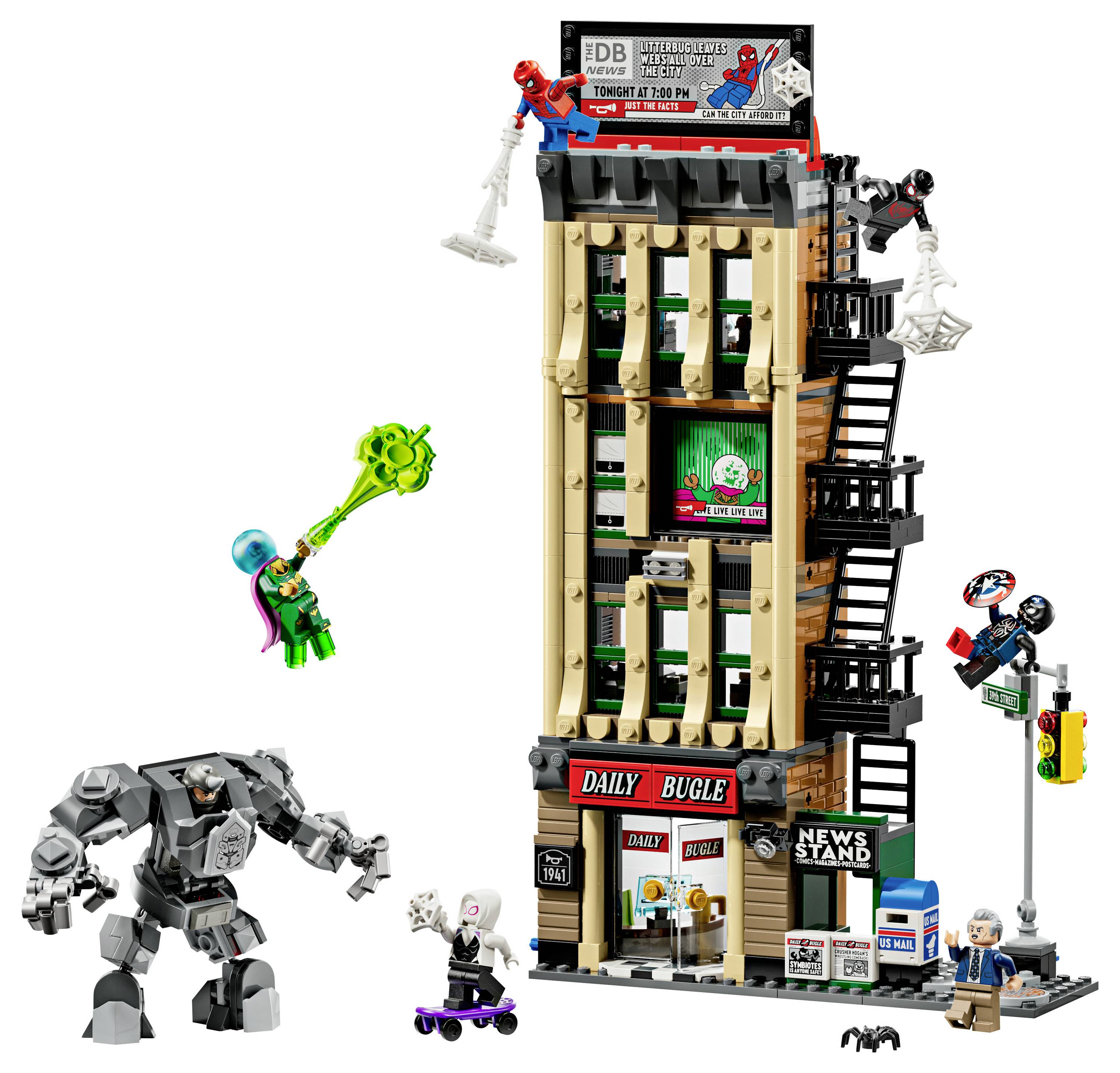 Detailní sada LEGO budovy Daily Bugle zobrazuje postavy v akčních pózách se Spider-Manem a padouchy uvnitř a kolem stavby.