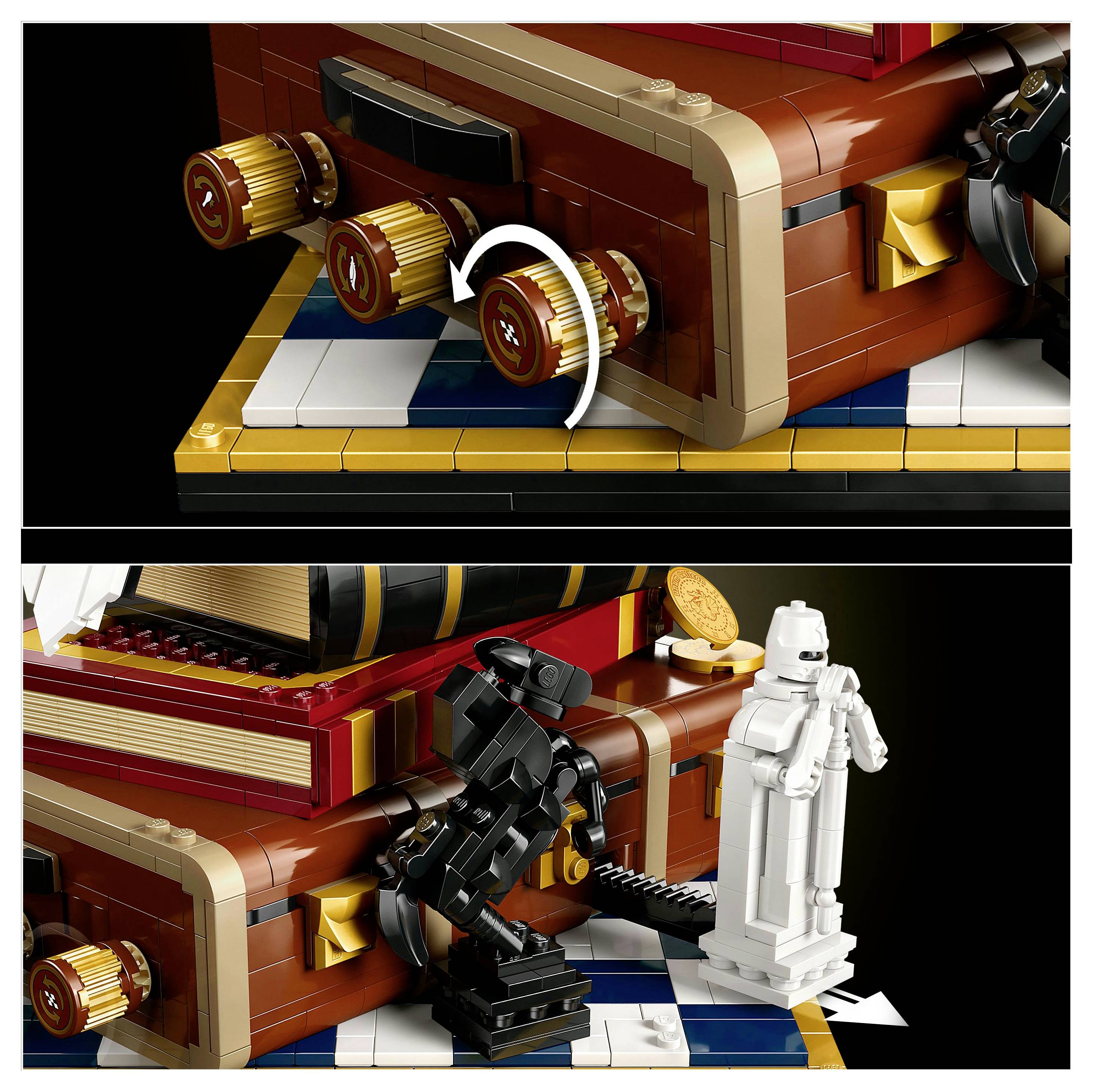 Sada LEGO s dvěma figurkami otáčejícími mechanickými ozubenými koly na hnědé a zlaté základně, zobrazená ve dvou perspektivách: detail a interaktivní pohled.