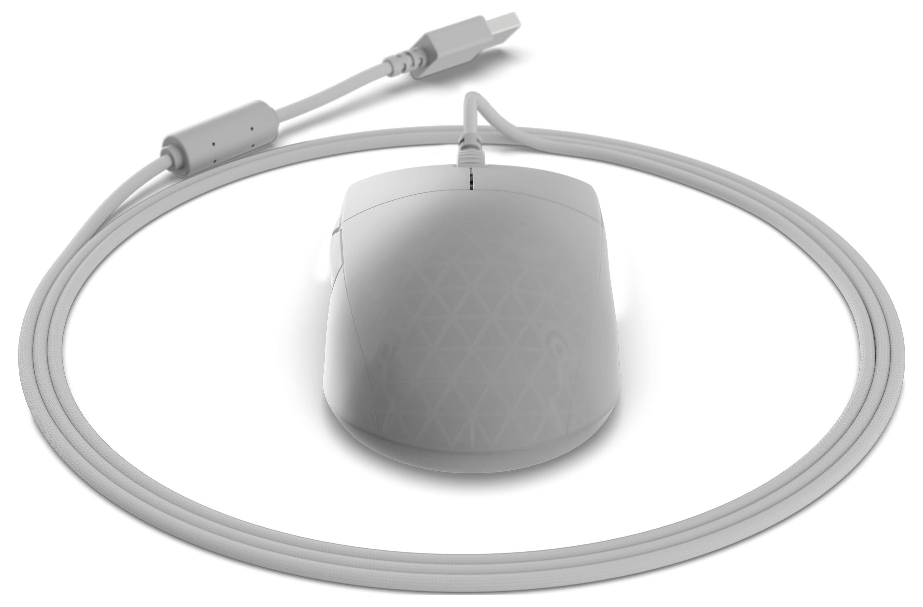 Kabelový počítačový myš s USB konektorem. Kabel je uspoádán v kruhu kolem myši, která má na vrchu geometrický vzor.