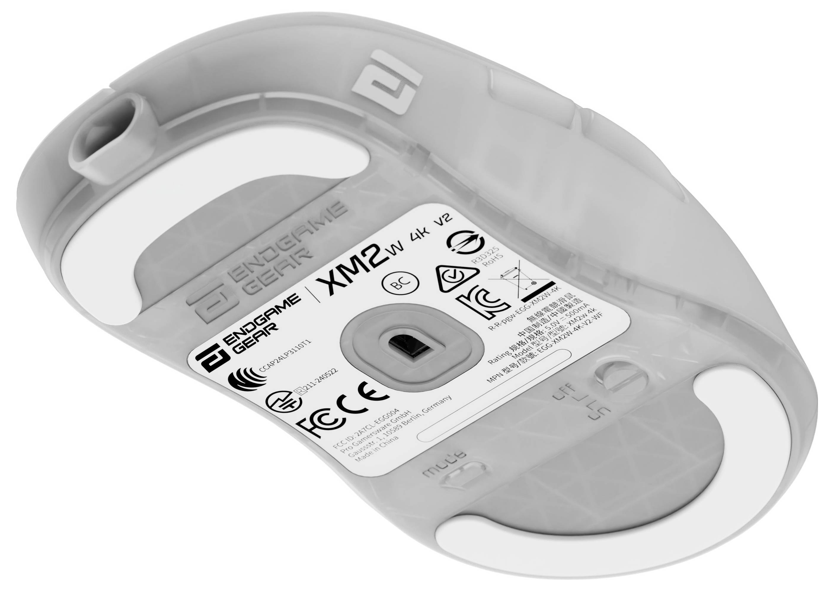 Spodní strana počítačové myši zobrazující senzor a regulační certifikace. Model zařízení: 'XM2w'. Značka: 'Endgame Gear'.