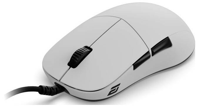 Bílá počítačová myš s černým kolečkem a dvěma tlačítky, připojená kabelem. Design je elegantní a moderní.