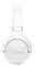 Bílá náušluchy JBL přes ucho s nápisem "TUNE" na čelenke, prezentující minimalistický design.