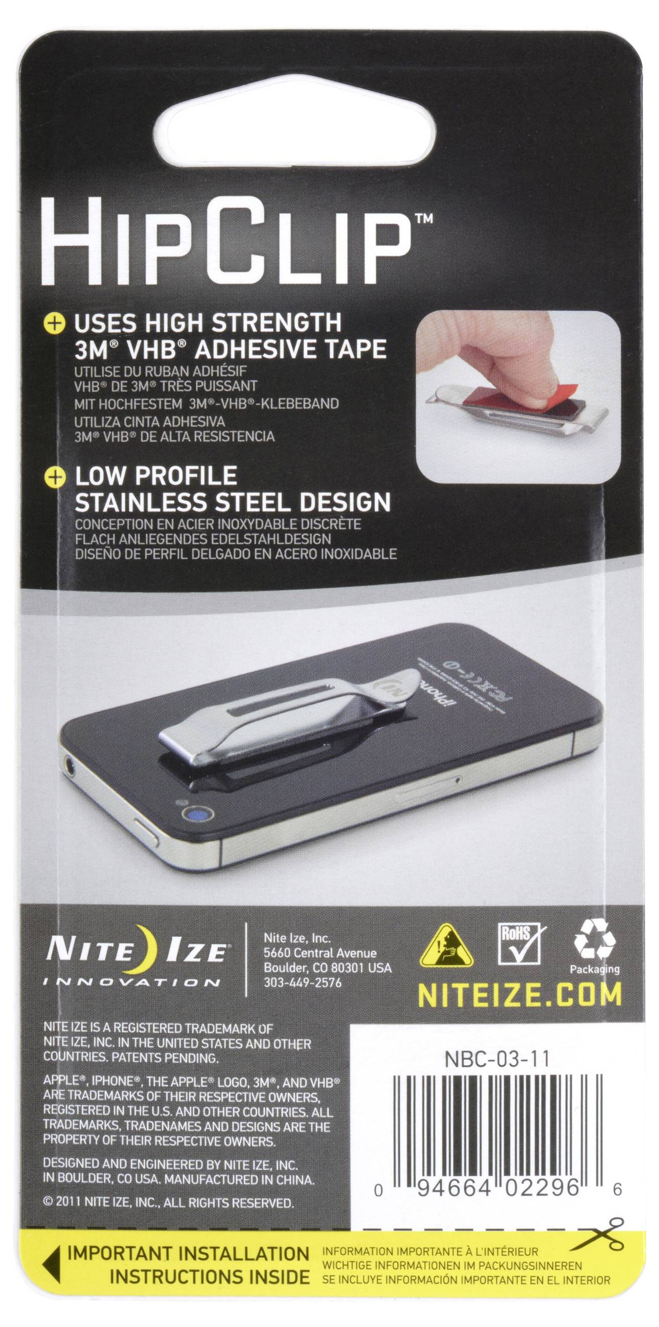 Balení pro HipClip od Nite Ize. Vlastnosti zahrnují vysoce pevné 3M lepidlo, nízký designový nerezový materiál. Návod k instalaci uvnitř balení.