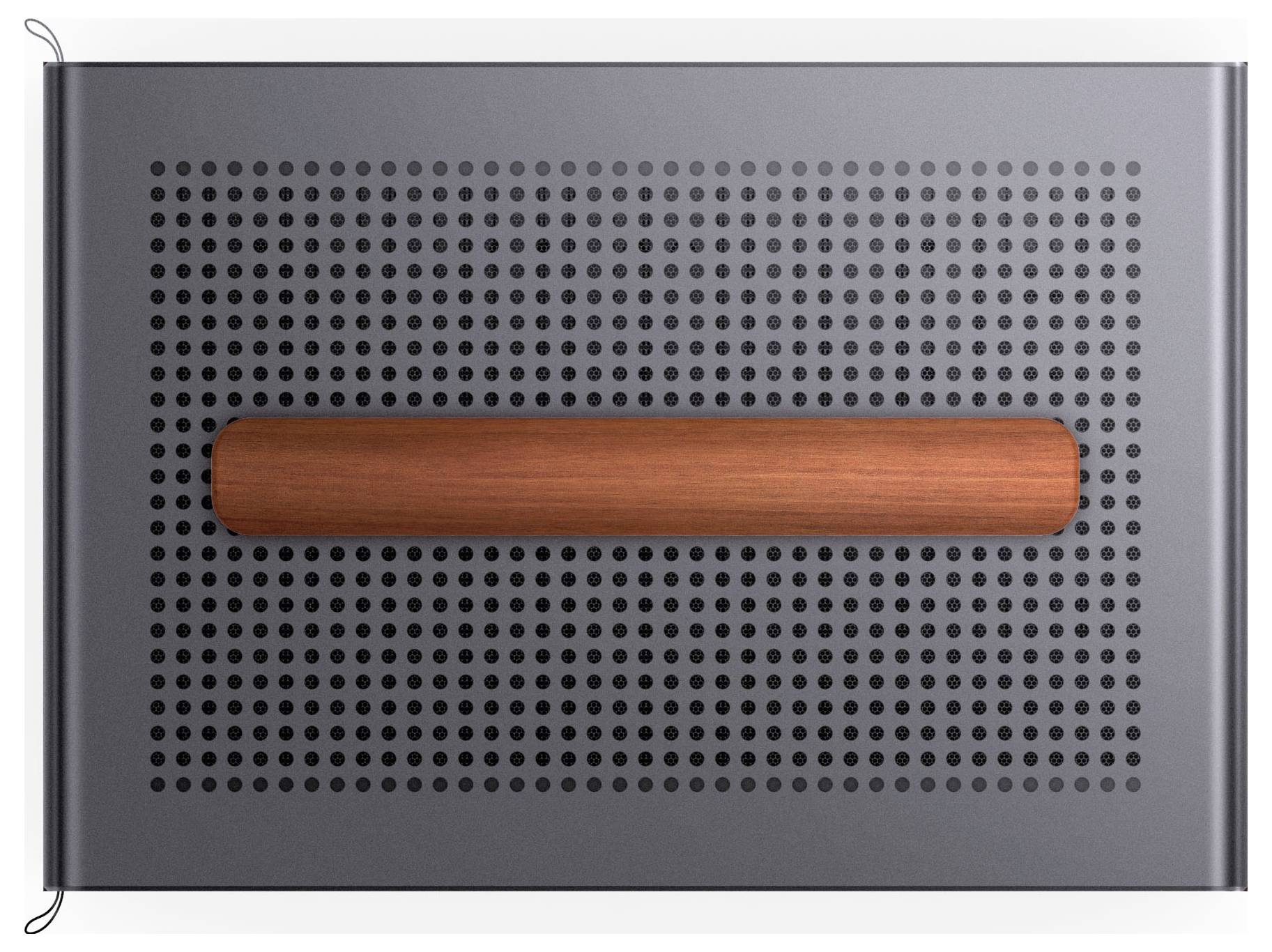 Kovový panel se vzorem malých otvorů, s centrální horizontální dřevěnou rukojetí, naznačuje prvek moderního designu.