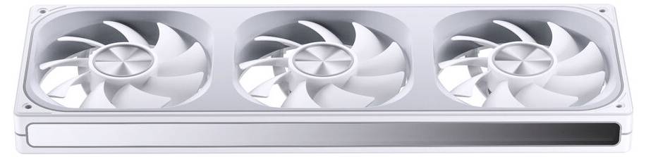 Bílý počítačový chladicí systém se třemi velkými ventilátory pro větrání a snižování teploty elektronických součástek.