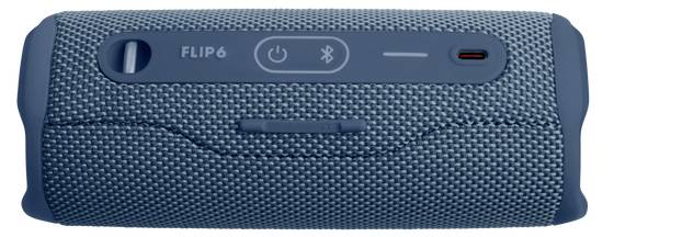 Modrý přenosný reproduktor s ovládacími prvky na horní straně, včetně tlačítek pro hlasitost, napájení a Bluetooth, a nabíjecím portem.