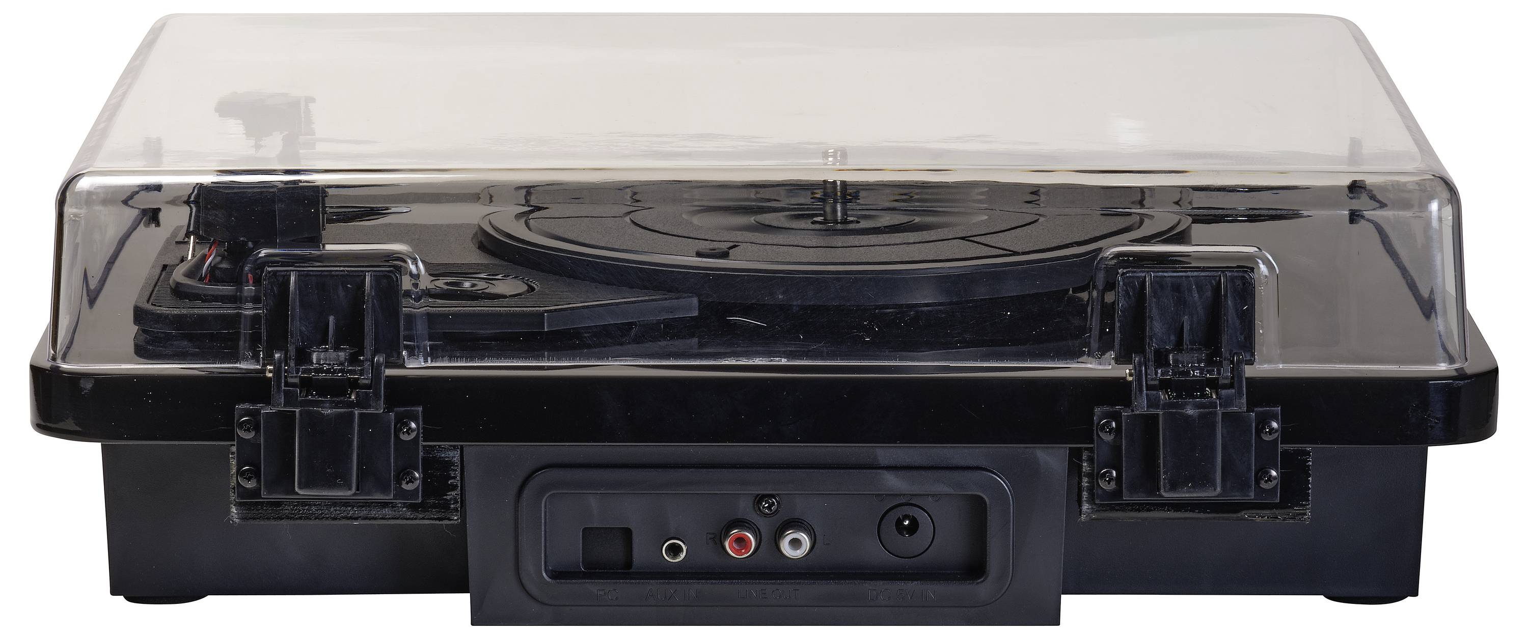 Černý gramofon zakrytý průhledným krytem, s viditelnými ovládacími knoflíky a vstupně/výstupními porty na přední straně.