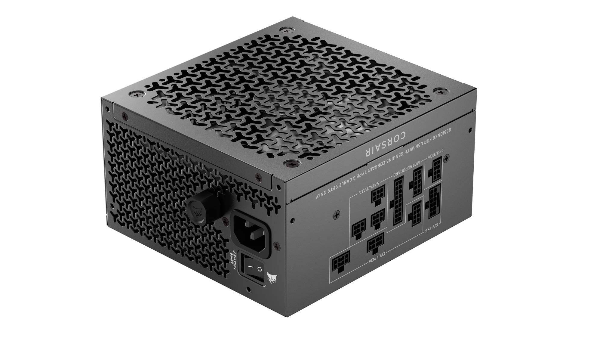 Napájecí zdroj 'Corsair' s několika napájecími porty a mřížkovou ventilační plochou, určený pro instalaci do počítačového hardwaru.