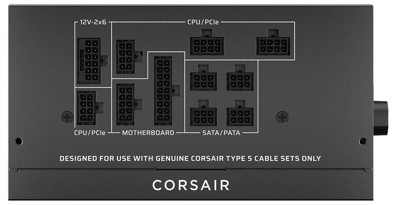 Napájecí zdroj Corsair zobrazující označené porty pro CPU/PCIe, základní desku, SATA/PATA připojení. Text: Navrženo výhradně pro použití s originálními kabelovými sadami Corsair Type 5.