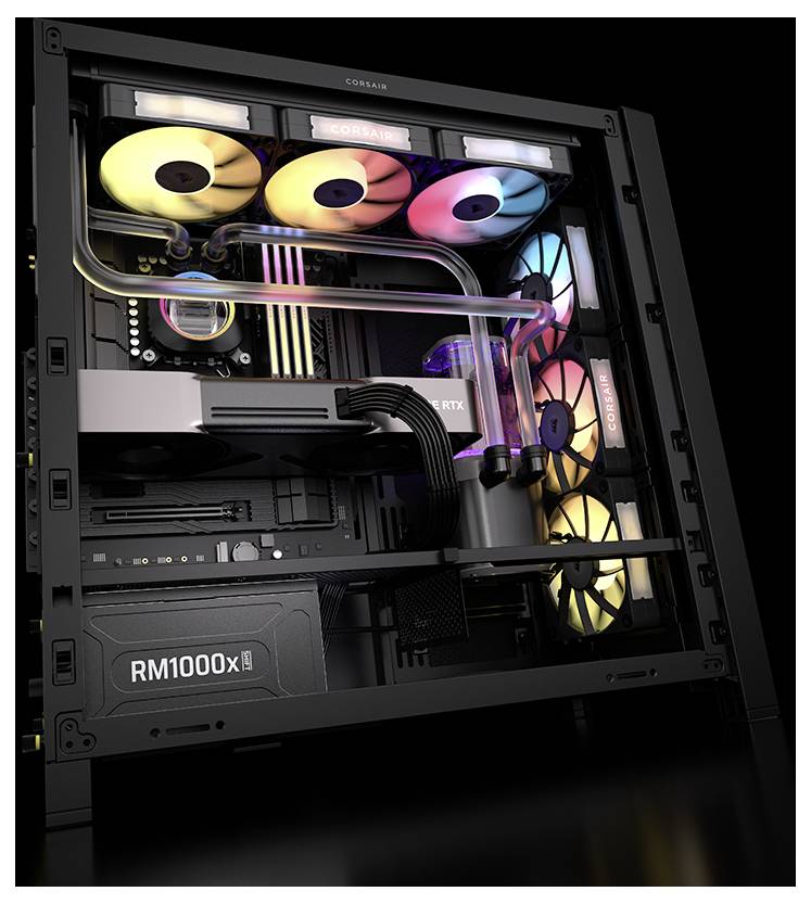 Černý počítačový case s RGB osvětlením, který ukazuje napájecí zdroj Corsair, trubky vodního chlazení a grafickou kartu RTX s barevnými ventilátory.