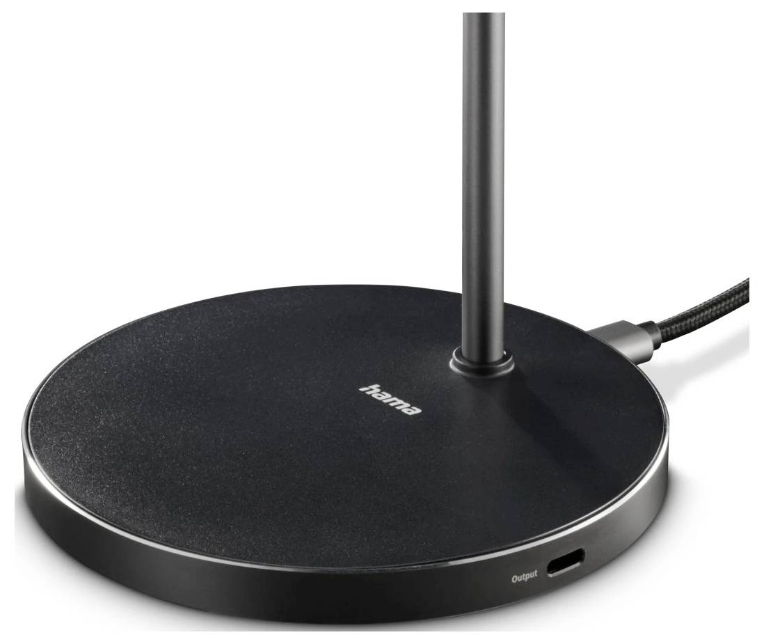 Černá kruhová nabíjecí základna s logem 'hama', která má centrální sloupek a boční USB-C vstup. Vypadá elegantně a moderně, je navržena pro nabíjení zařízení.