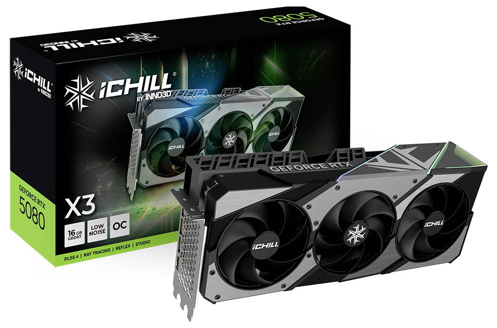 Grafická karta 'GeForce RTX 5080' se třemi ventilátory je vystavena před svým maloobchodním obalem. Text uvádí vlastnosti: 16GB paměti, nízkou hlučnost, ray tracing a přetaktovací schopnosti.