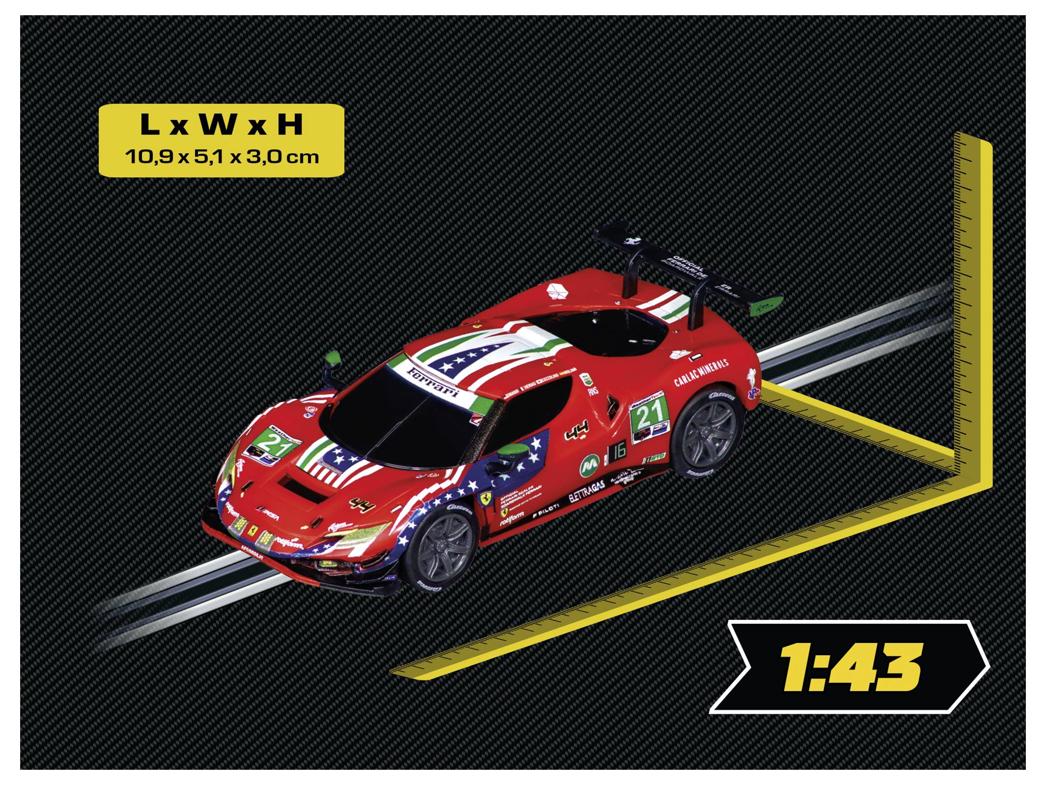 Model závodního automobilu v červené barvě s nálepkami na černém povrchu. Rozměry jsou 10,9 x 5,1 x 3,0 cm. Měřítko je 1:43.