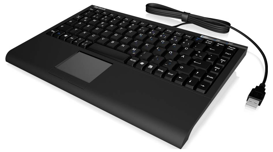 Kompaktní černá klávesnice s integrovaným touchpadem a USB kabelem, vhodná pro počítače a multimediální centra, zdůrazňující úsporu prostoru.