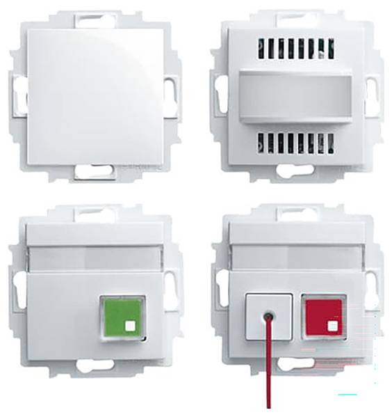Čtyři bílé komponenty elektrických spínačů. Vlevo nahoře je krytí deska, vpravo nahoře je větraná modul, vlevo dole má zelenou světlo, vpravo dole má červenou světlo a drát.