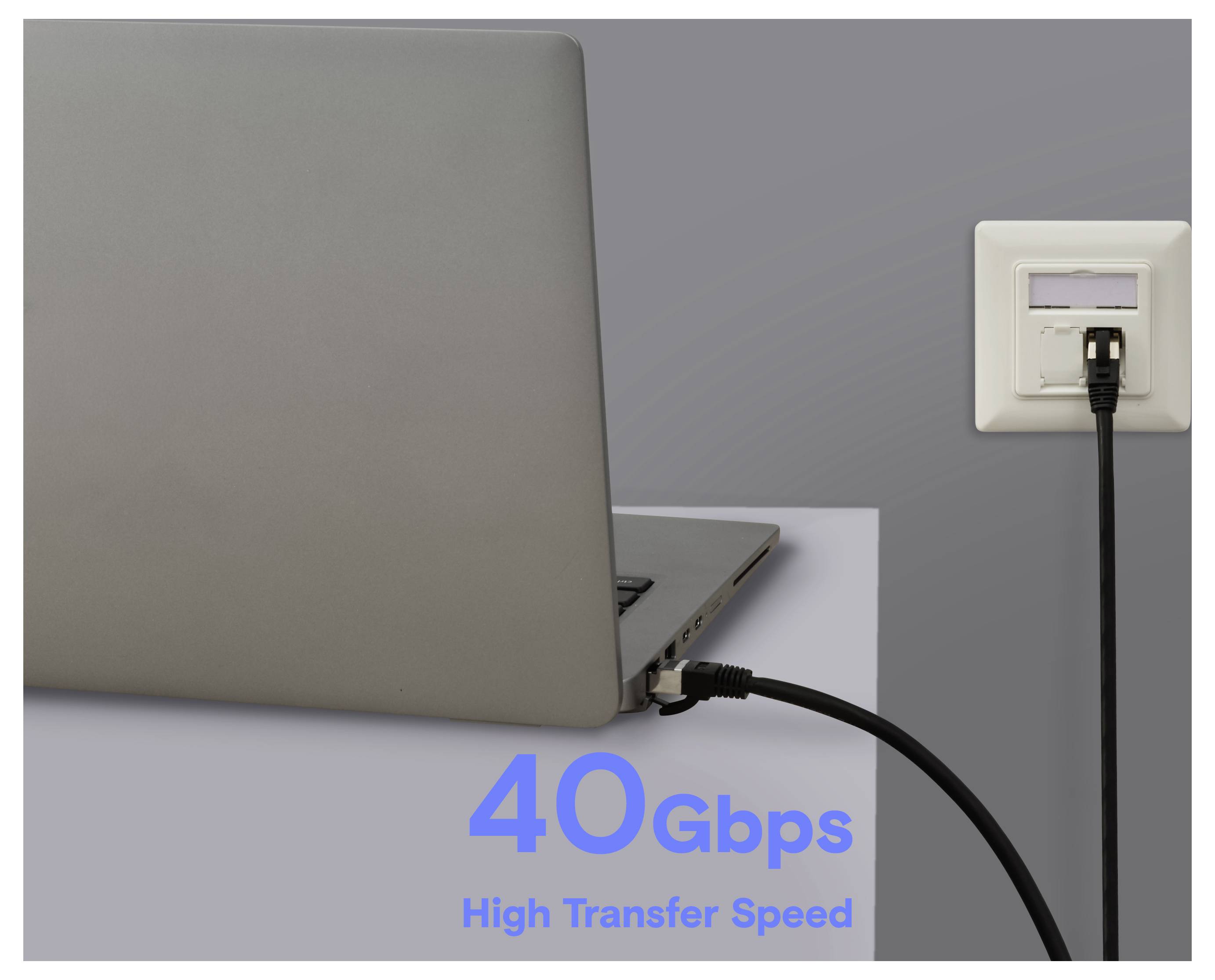 Laptop je připojen ke zásuvce v zdi pomocí kabelu. Text zní "40Gbps High Transfer Speed" a ilustruje schopnost rychlého přenosu dat.