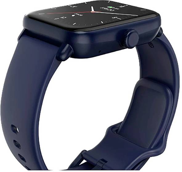 Tmavě modrý chytrý náramek s obdélníkovým displejem zobrazuje digitální hodiny s analogovými ručkami. Hodinky mají elegantní design s silikonovým páskem.