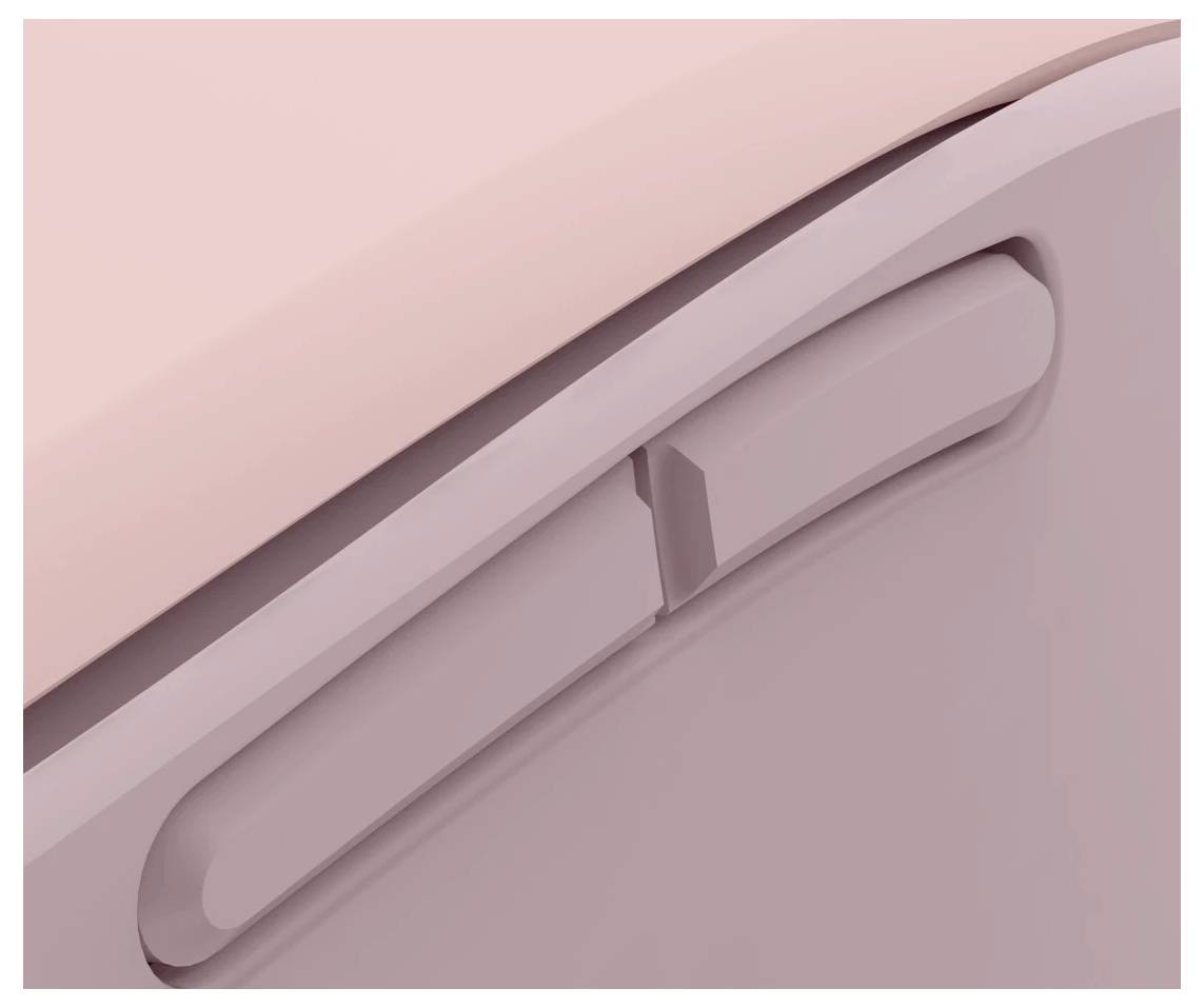 Detailní pohled na elegantní roh růžového laptopového počítače, který ukazuje design jeho pantu a hrany.