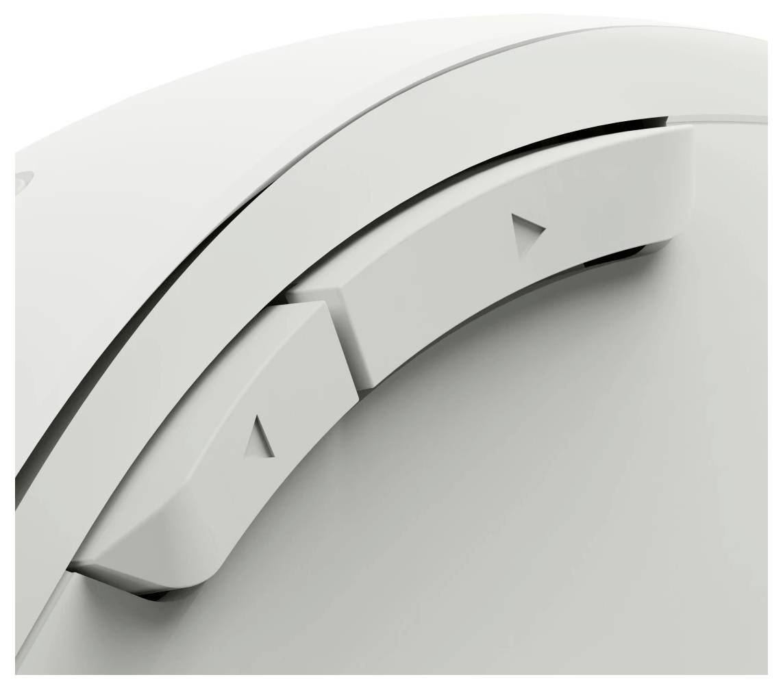 Detail počítačové myši v šedé barvě se dvěma trojúhelníkovitými tlačítky po straně, navržené pro ergonomické použití.