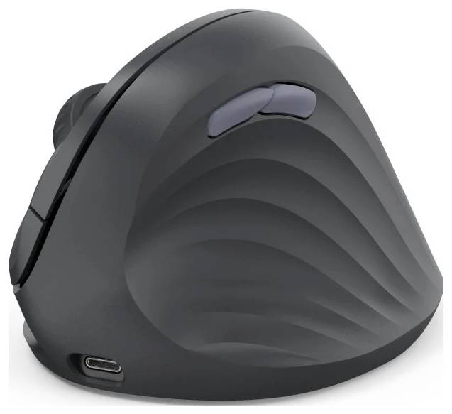 Černá ergonomická vertikální počítačová myš s texturovaným úchopem, navržená pro pohodlí zápěstí, s opěrkou pro palec a USB-C nabíjecím portem.