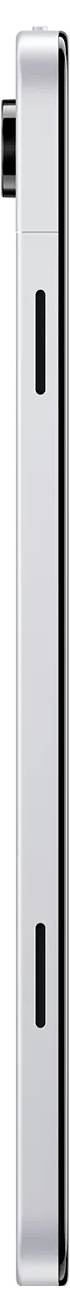 Pohled z boku na stříbrný smartphone s elegantním designem a výrazným objektivem fotoaparátu v levém horním rohu.