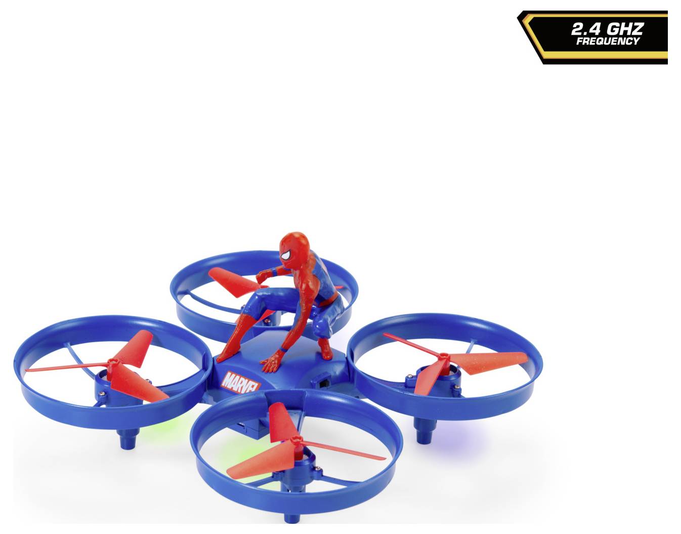 Hračkářská dron se čtyřmi modrými vrtulemi má malou figurku superhrdiny sedící nahoře. Ikona uvádí '2,4 GHz frekvence'.