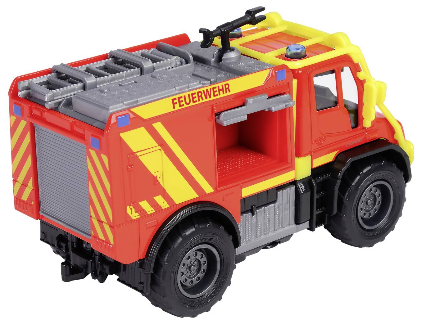 Červený hračkářský hasičský vůz se žlutými pruhy a nápisem 'FEUERWEHR' na boku, s žebříkem nahoře a detailně zpracovanými černými koly.