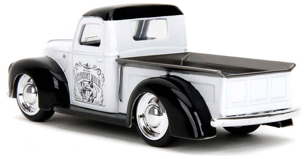 Retro model nákladního auta z litého kovu v bílé a černé barvě s detailními chromovanými prvky. Model obsahuje grafiku motocyklu.