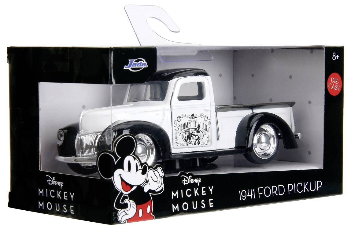 Sběratelský model nákladního automobilu Ford pickup z roku 1941 s motivem Mickey Mouse, umístěný v prezentační krabičce. Nákladní automobil je v černobílém provedení s uměleckým ztvárněním Mickey Mouse.