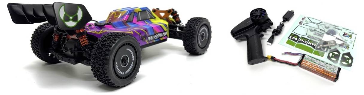 Barevné dálkové autíčko s velkými pneumatikami a spoilerem; součástí balení je dálkový ovladač, baterie a samolepková sada pro přizpůsobení.