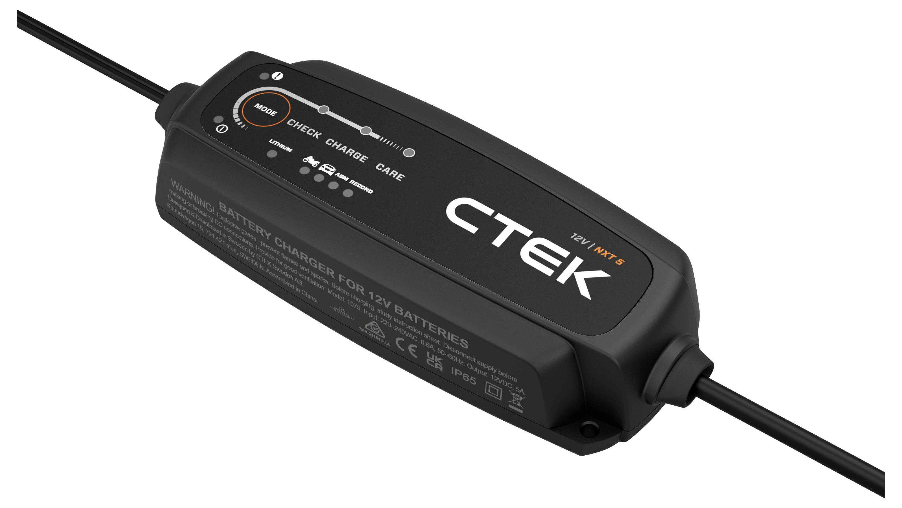 CTEK nabíječ baterií pro 12V baterie, s indikátory "Napájení", "Kontrola", "Nabíjení", "Péče" na horní straně.
