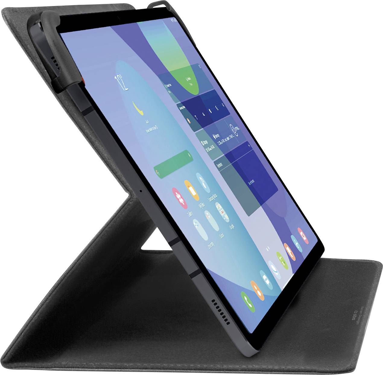 Tablet stojí v černém skládacím pouzdře, nakloněný na stranu. Jeho obrazovka zobrazuje pestrobarevné aplikace a hodiny ukazující "12:12".