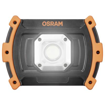 Přenositelné LED pracovní světlo s černým a oranžovým pouzdrem, na kterém je na horní straně napsáno „OSRAM".