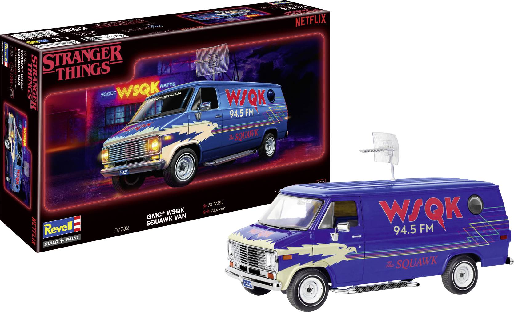 Model kit box s tématem seriálu 'Stranger Things', který zobrazuje dodávku GMC s logem rozhlasové stanice 'WSQK 94.5 FM'. Na druhé straně obalu je sestaven kompletní model dodávky.